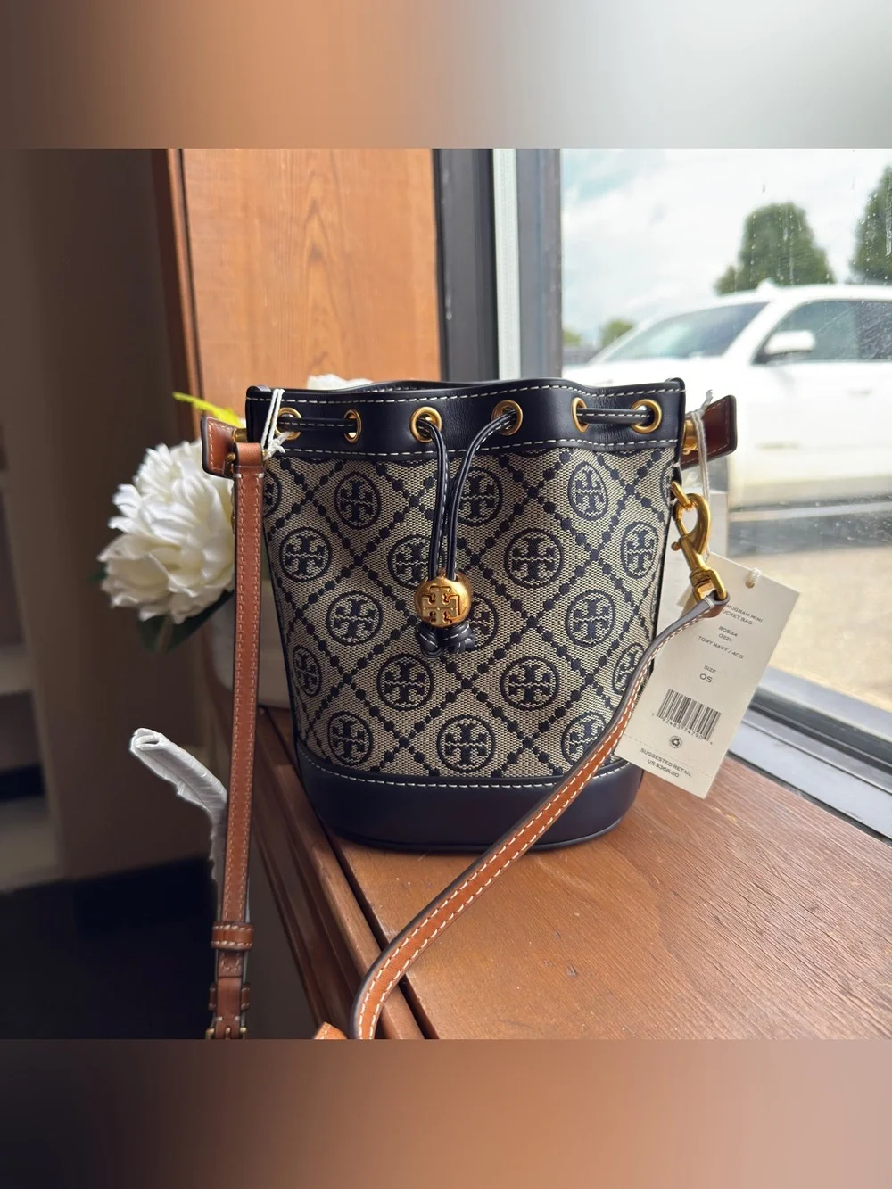 Tory Burch T MONOGRAM MINI BUCKET BAG